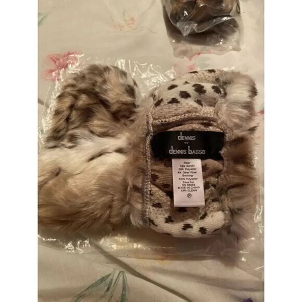 Dennis‎ Basso Faux Fur Fingerless Gloves Hand Warmers Spotted Animal Print Tan